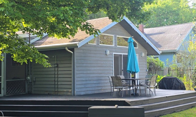 Lakeside House | Experience Tranquility at Dunedin Cottage:The Perfect Retreat in Harbor Country!