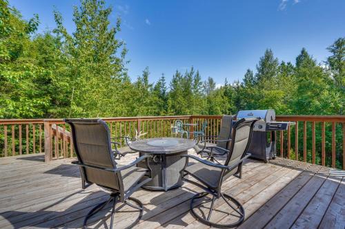 Gateway House | Explore Alaska Woodsy Home with Deck in Palmer