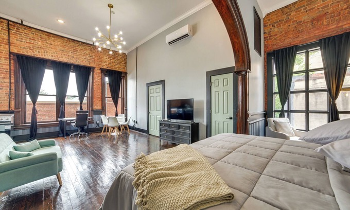 Marshall Apartment | Explore Downtown Marshall: Historic Studio Getaway