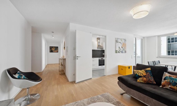 Boeblingen Apartment | EXQUIS Design 2BR Apartment BAUHAUS I Balkon I Parkplatz I Top-Lage I Mercedes-Benz I Kinderbetten