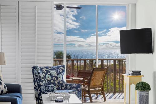 Sanibel House | Exquisite Beachfront Residence at SIBC with Bikes