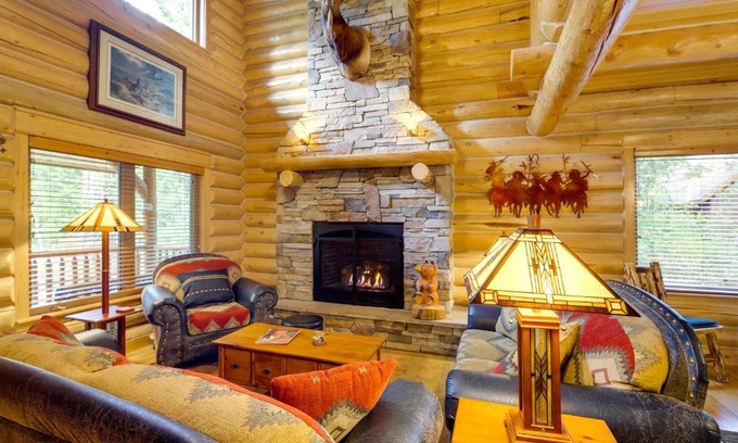 McCall House | Exquisite McCall Log Cabin - Walk to Payette Lake!