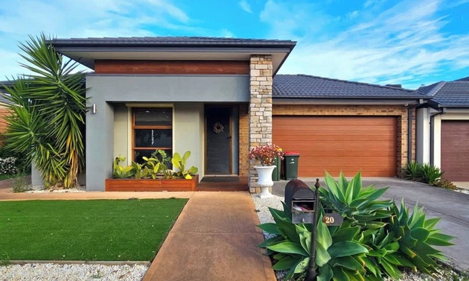 Point Cook House | Exquisite Point Cook Family Home with piano and home gym