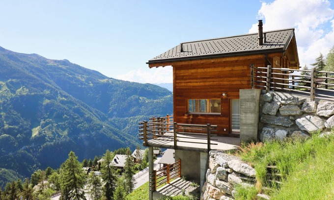 St. Luc Ski Chalet | Extérieur: Detached chalet on 3 floors with magnificent views, for 4 people - approx. 80m2Interior: