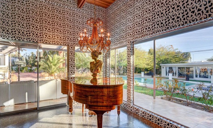 Gateway District House | EXTRAORDINARY EXECUTIVE ESTATE IN PRIME LOCATION