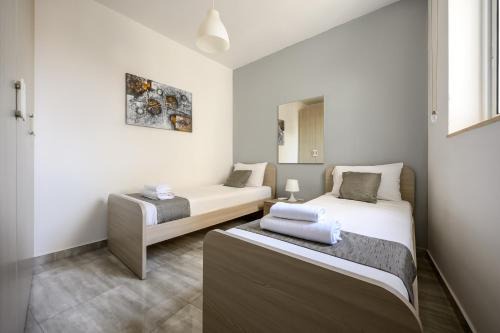 Msida House | F11 Room 2, Private Room two single beds shared bathroom in shared Flat