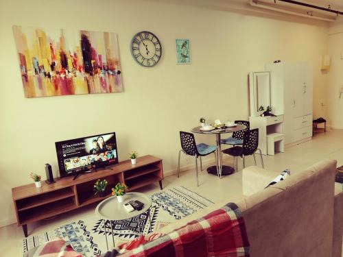 Cyberjaya Apartment | F2-18-03 Castle Suites Tamarind WiFi Netflix FreeParking