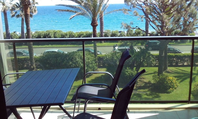 La Bocca Apartment | F3 air-conditioned, wifi, seafront panoramic view secure private parking
