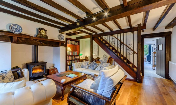 Childswickham Cottage | Family friendly period holiday cottage in the Cotswolds - Summer Hayes