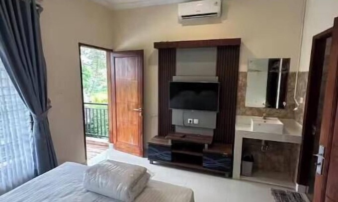 Cipanas Villa | (FA1-01A)Deluxe villa 5 Bedrooms with private pool