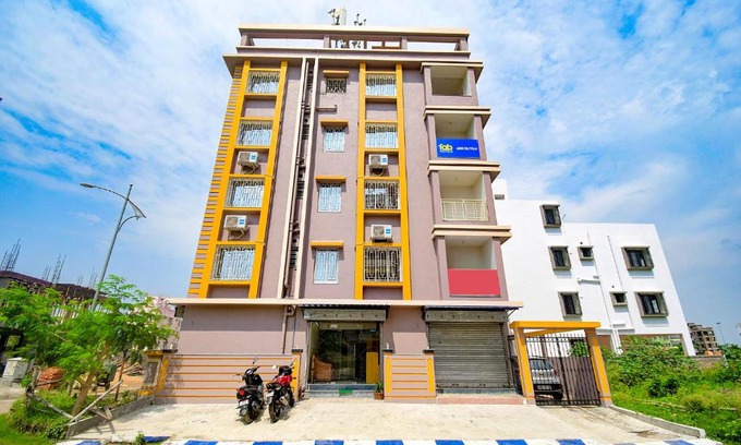 New Town Hotel | FabExpress Amar Raj Villa - Nr Eco Park