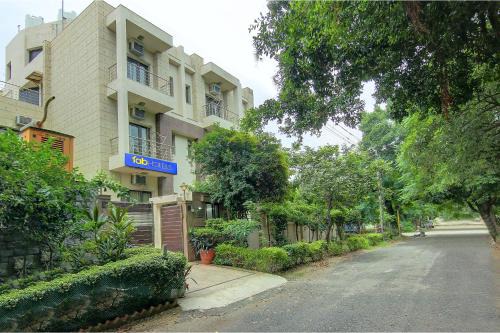 DLF City Hotel | FabHotel Phoenix Hospitality Near DLF Cyber Hub & Metro, Gurugram