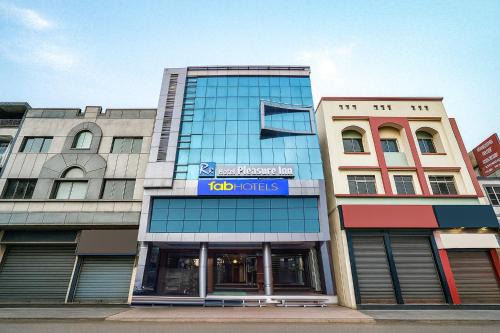 Maharana Pratap Nagar Hotel | FabHotel Pleasure Inn - Near DB Mall