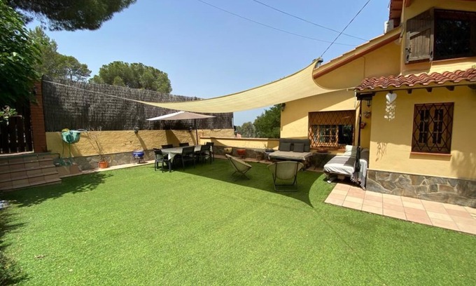 Sant Cugat del Valles House | Fabulosa Casa con Jardín, Ideal Para Familias que Visitan Barcelona