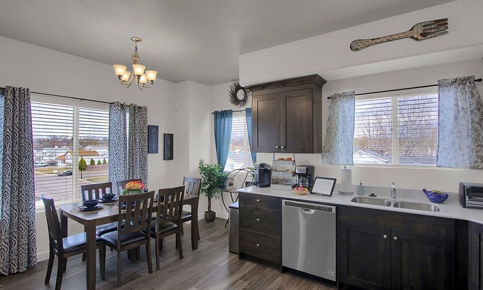 Clearfield Apartment | ✔️Fabulous Luxury Apt ✔️ Fast WiFi ✔️ 4KHDTV ✈ Hill AFB