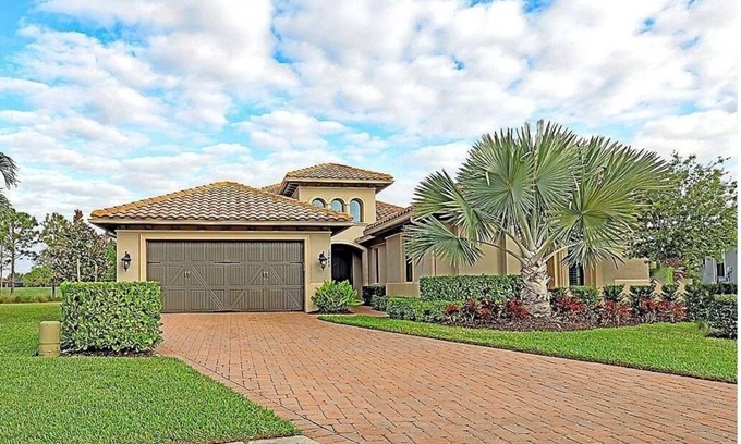 Twin Eagles House | Fabulous Twin Eagles home with Private pool/whirlpool, Unbundled GOLF, Plus more