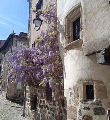 Le Puy-en-Velay Bed & Breakfast | Face à face époustouflant avec la cathédrale !