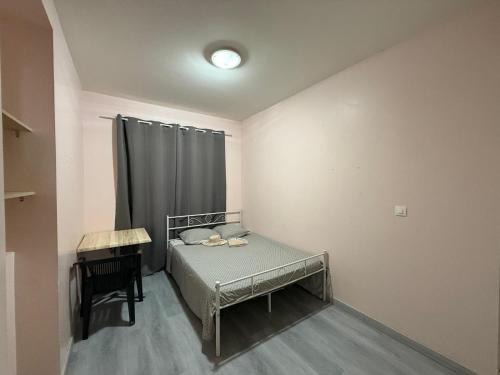 Roanne House | Face à la gare - Chambre 2