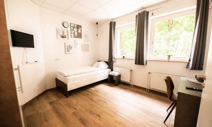 Nordhorn Apartment | FAIR BED 2 City Single Room with TV, WLAN, G.Kitchen