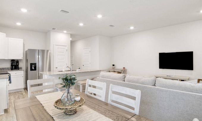 Northeast Pensacola House | Fairchild Townhome~Beaches-Shopping-UWF