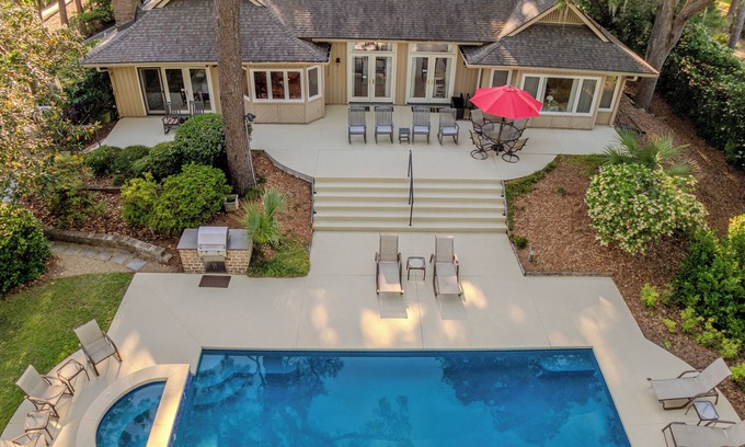 Sea Pines House | Fairway to Heaven! Sea Pines Home with Pool and Golf Course
