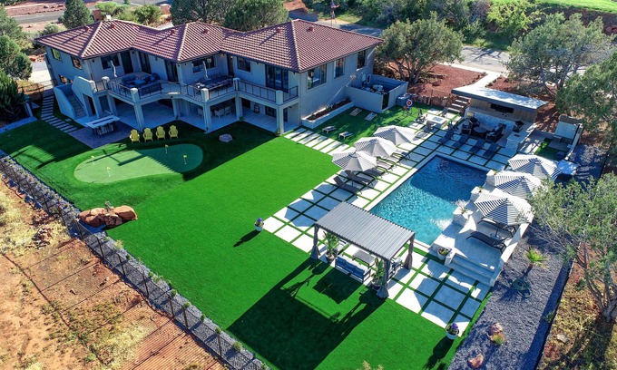 Oak Creek House | Fairway to Heaven - Luxury 6 BD home sleeps 16
