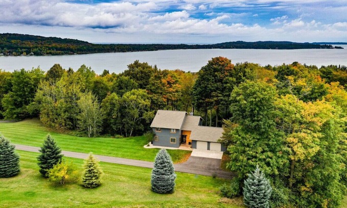 Lake Leelanau House | Falcon's Nest at Lake Leelanau