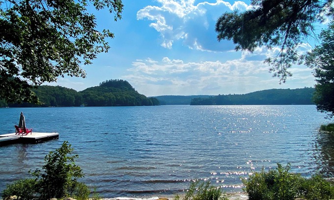 Dorset Cottage | Fall Colours, Pet Friendly, Parks Pass Incl, Fireplace Firepit WiFi