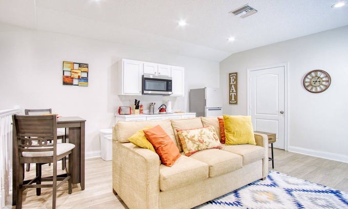 San Jose House | Fall Deal! Glam It Up Studio~5m Charming San Marco~Sleeps 3