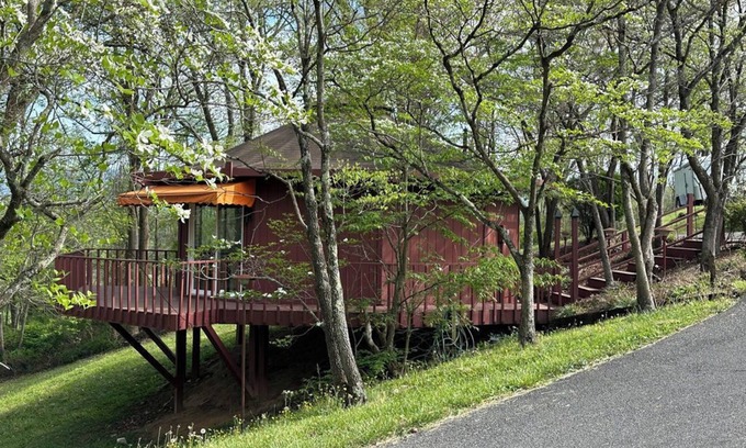 Bristol House | Fall Escape Dome Home by Hard Rock Casino & Downtown