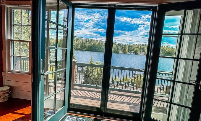 Pine River Pond House | 🍁 Fall Foliage Lake Escape-💦Hot Tub🌅Views🔥Firepit 🏔️ Hiking,ATV, Snow Trails ❄️