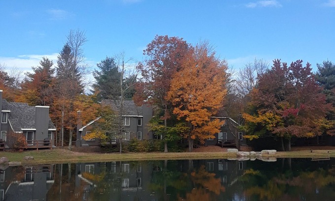 White Haven Ski Chalet | Fall fun, Autumn foliage in Lake Harmony at Jack Frost Mtn with scenic Pond View