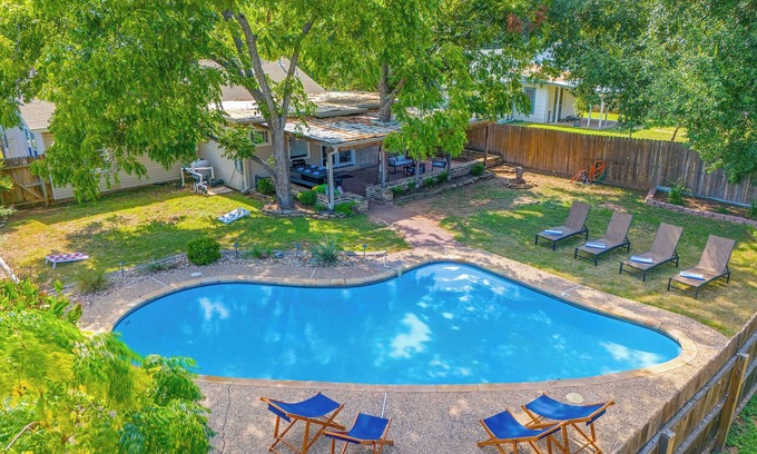 Fredericksburg House | Fall Sale! Hot Tub, Pool, Pets, Near DT, Quiet, Games!