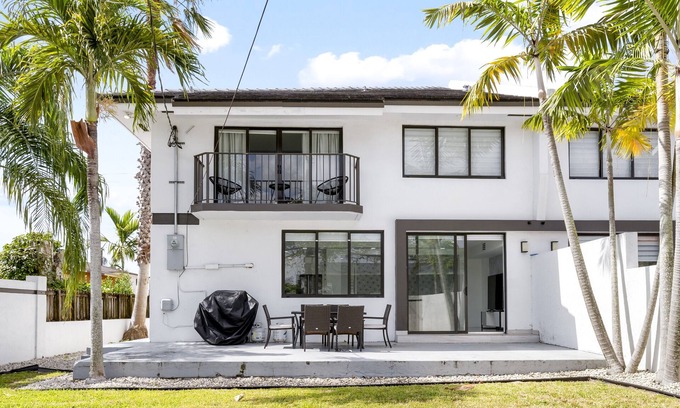 Olympia Heights House | Fall Sale! Private Yard & Grill, Near Coral Gables & MIA Airport