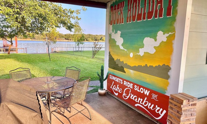 Granbury Cottage | Fall Special!~Lake Home w Swing at Dock. Stocked kitchen, KING Bed, Photo Opp