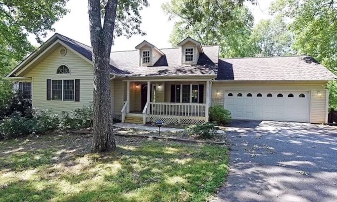 Blairsville House | FALL SPECIAL: STAY 2 NIGHTS GET THE 3RD NIGHT FREEnSept-Nov 2025n1 promo/booking