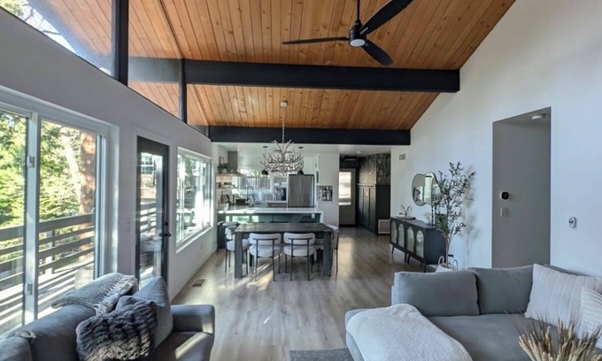 Crestline Cabin | Fam+Pet Friendly Modern Meets Cozy Fall Chalet Firepit 1 mile from Lake Gregory