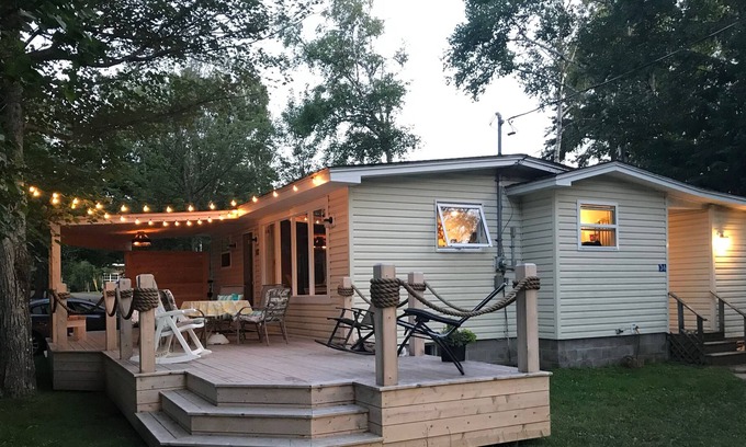The Bluff Cottage | Family Beach House in the Bluffs