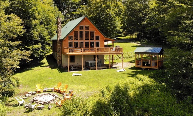 Slaty Fork Cabin | Family Cabin near Snowshoe WV with Hot Tub, Sauna, Game Room and Views
