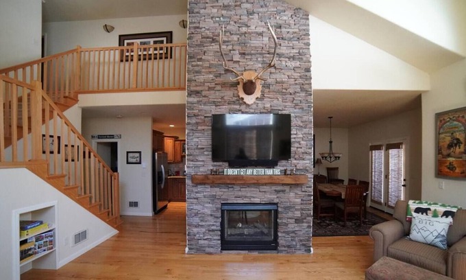 Driggs House | Family Condo on Ski Hill Road 12 minutes to Grand Targhee