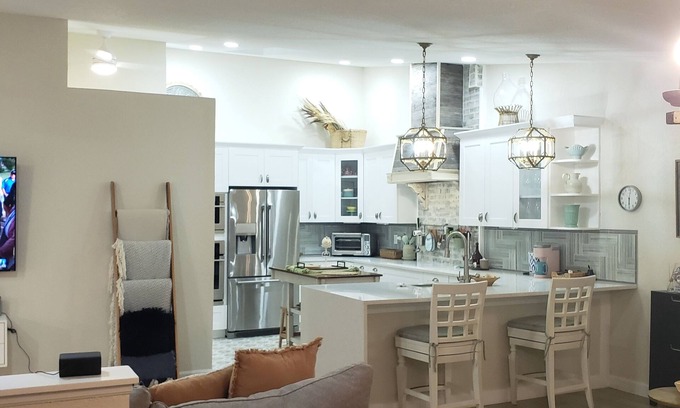 Quail Ridge House | Family Cottage in the Palm Beaches. Pet friendly. 4mi to Ocean Front Beach.