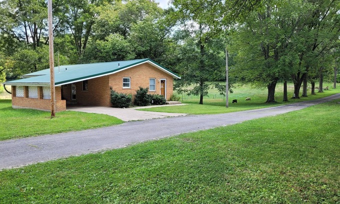 Falmouth Cottage | Family Cottage on the Licking River - Sleeps up to 10