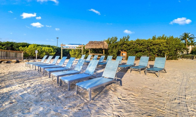 Tavernier Condo | Family-Friendly 1BR w/Partial Ocean View & Pool