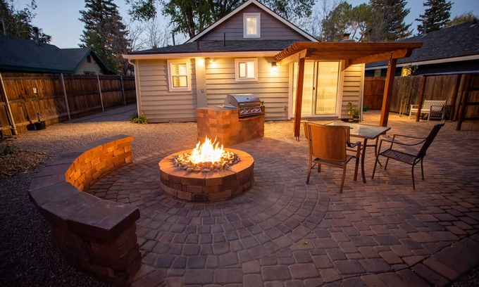 Flagstaff House | Family Friendly Downtown Retreat-A/C Fire Pit