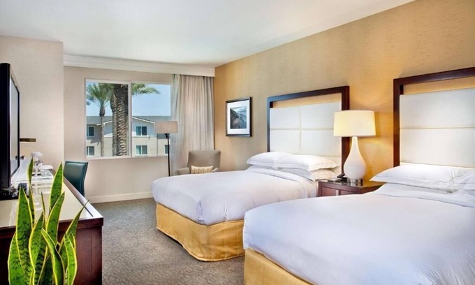 Carlsbad Hotel | Family-friendly Haven: Swimming Pool, Pets Allowed, Near South State Beach!
