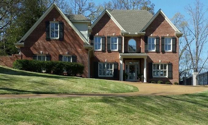 Country Club House | Family friendly home on the golf course, 2.5 miles to Oxford Square