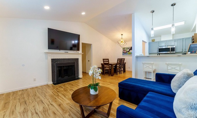 East Oak Hill House | Family Friendly & King Suite & Fire Pit, 9 Mil DT