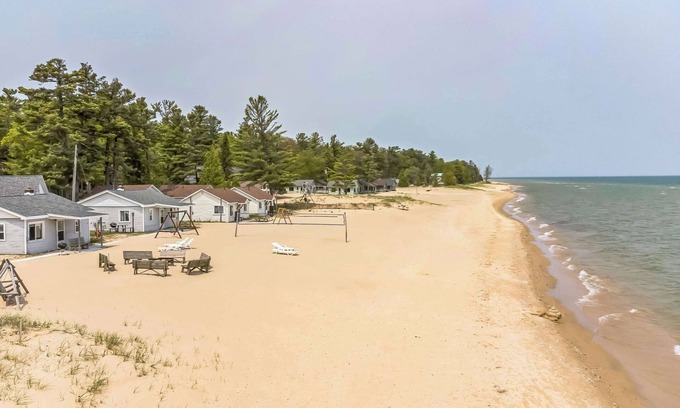 Greenbush Apartment | Family-Friendly Lake Retreat—2BR Cottage w/Amenities