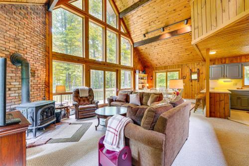 Ludlow House | Family-Friendly Ludlow Cabin on Lake Pauline!