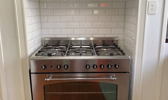 Highgate Hill House | Family friendly, spacious home, city living